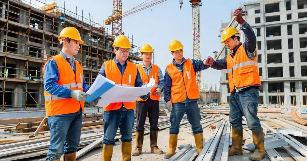  Қазақстанда қытайлық жұмысшылар саны артты: вице-министр еңбек шарттары заңға сай екенін айтты 