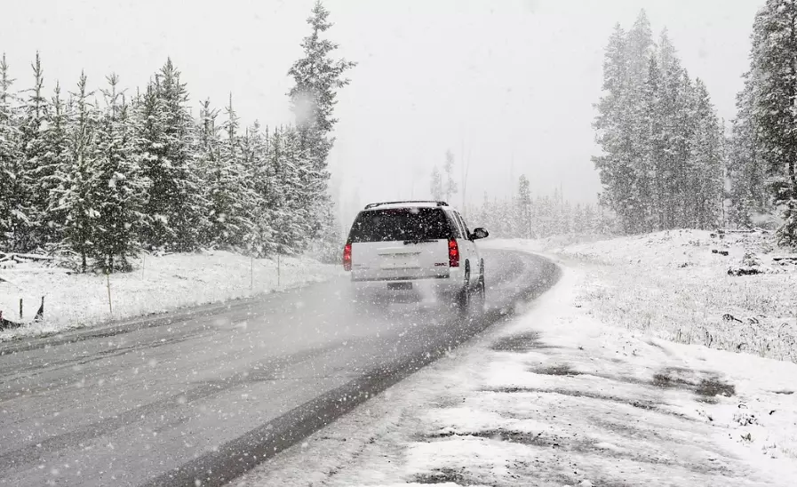 Около 30 ДТП произошло за утро в Караганде из-за снегопада
