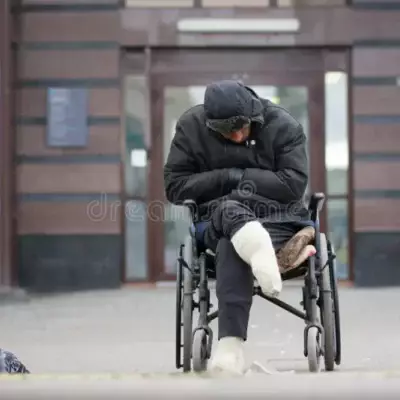 В Семее мужчина притворялся инвалидом и требовал деньги