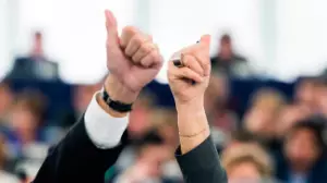 Әйел ерінен көбірек табыс тапса, қоғам қалай қарайды?