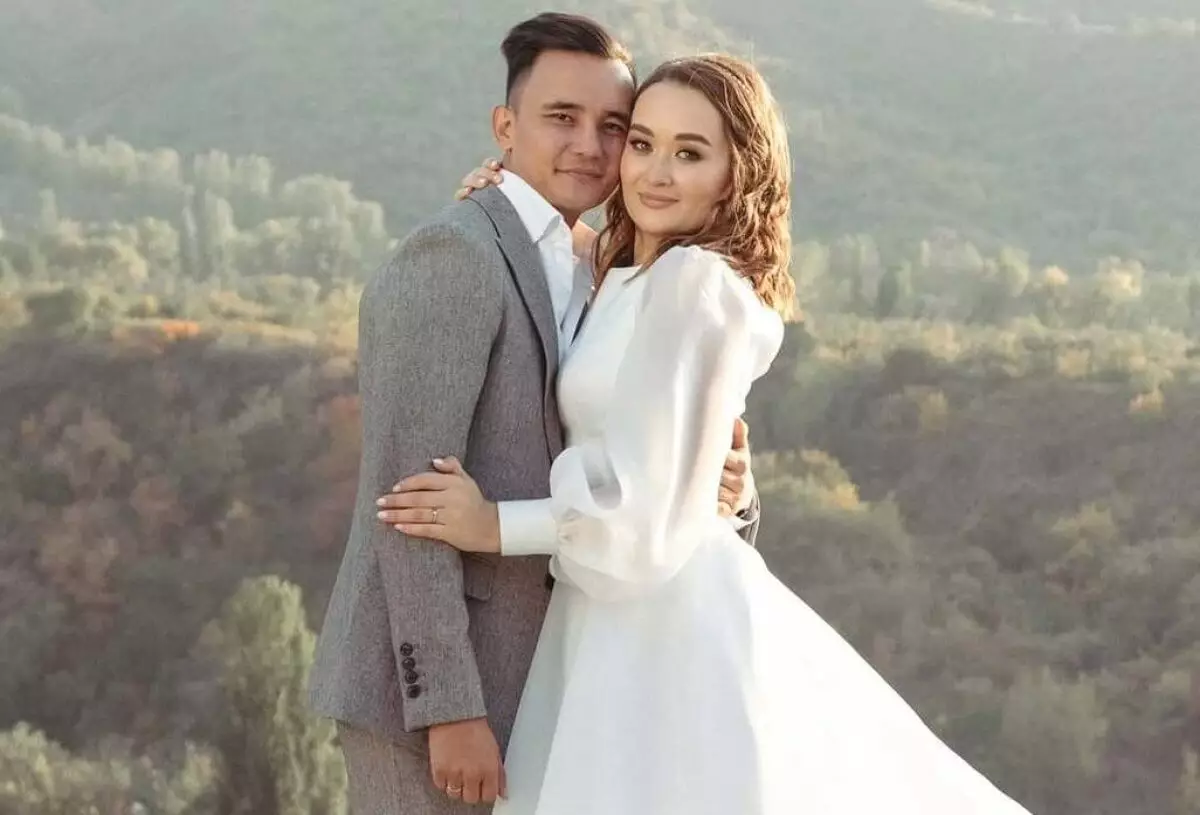 Али Окапов спел на одной сцене с супругой Акерке Буркитбай (ВИДЕО)