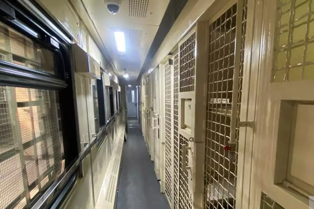 В Казахстане сокращены расходы на перевозку осужденных 