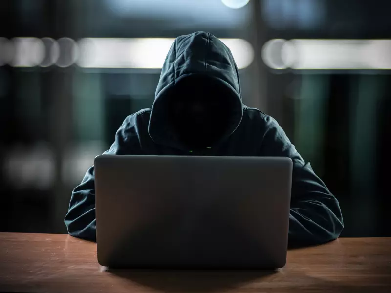 Столичные полицейские вернули пенсионеру, похищенные интернет-мошенниками, 39 миллионов тенге (видео)