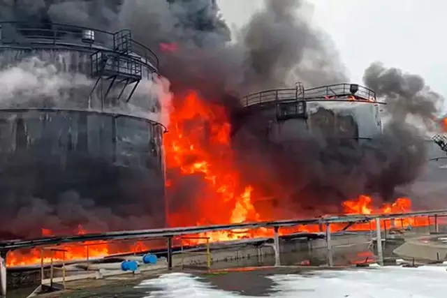 Украин дрондары Ресей мұнай зауыттарына соққы жасады