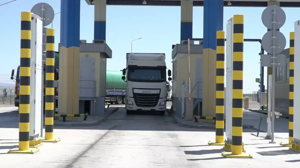 Электронные пломбы и новые посты: Казахстан облегчает движение товаров через границу - новости на Lada.kz 04.11.2025