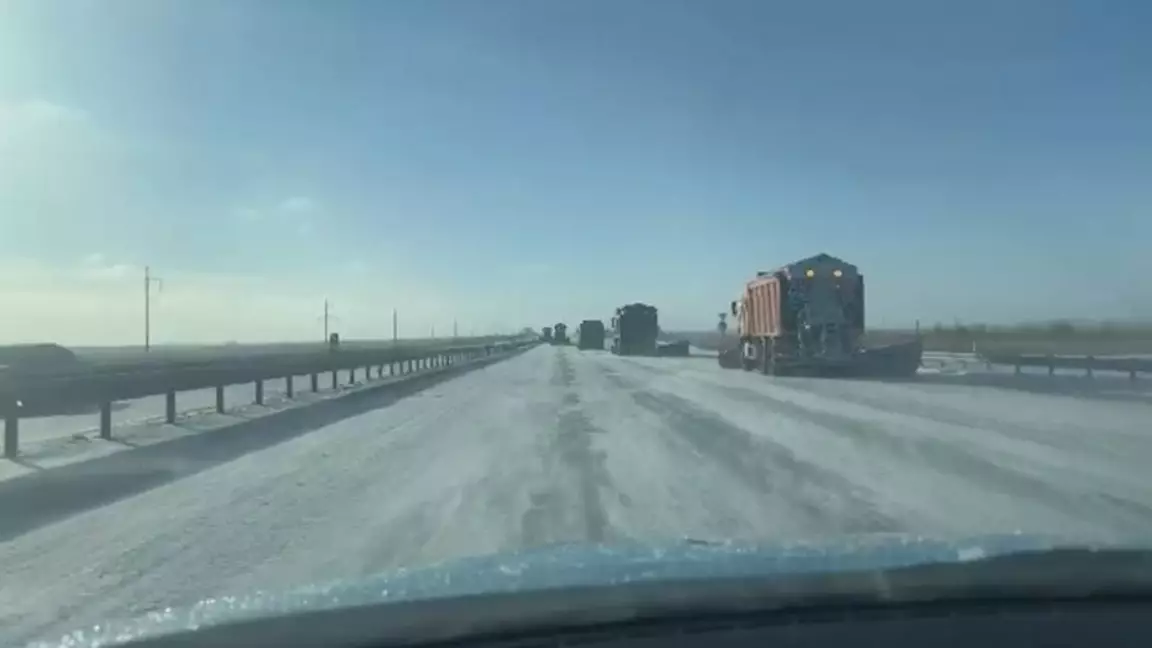 Ақмола облысында ауа райы нашарлауынан мыңға жуық көлік жолда тұрып қалған