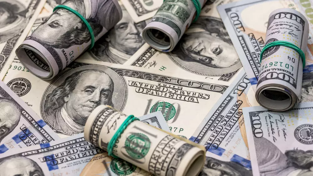 Доллар сильно подешевел к тенге на торгах