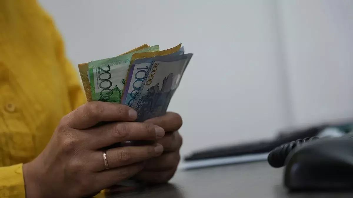 Закредитованность: казахстанцы все чаще оказываются не в силах расплатиться с банками