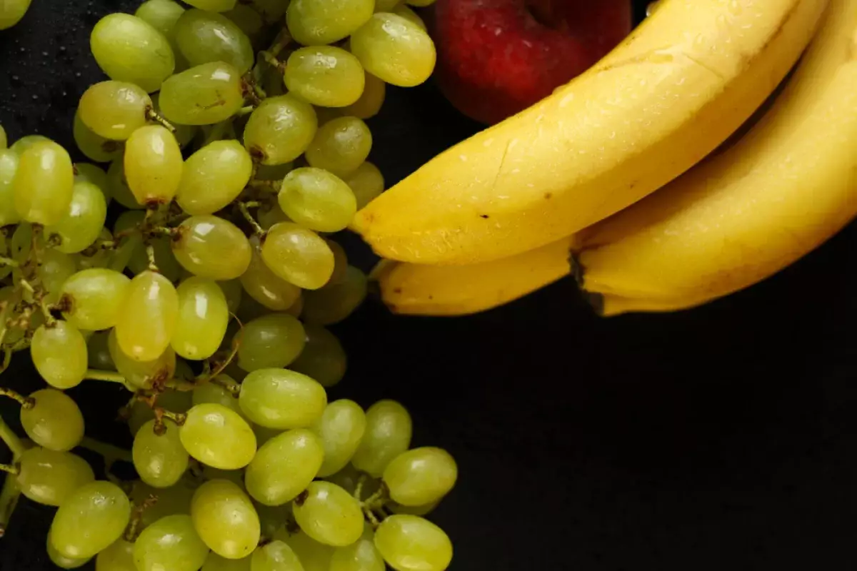 Не все фрукты одинаково полезны: какие из них могут испортить фигуру