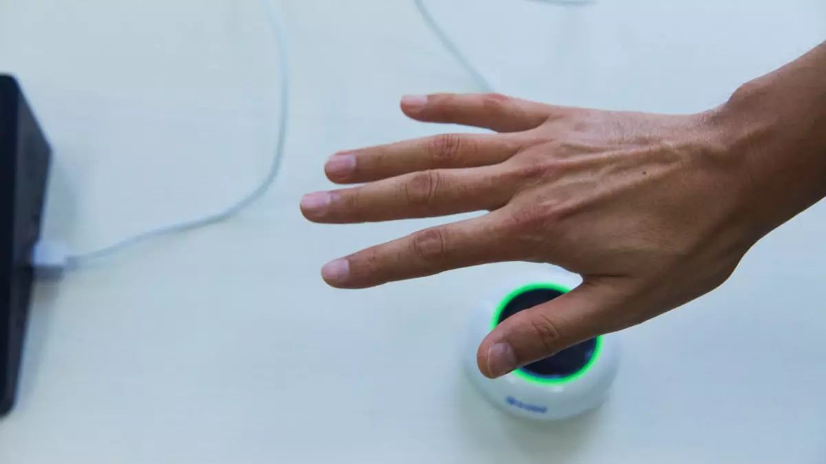 Қолыңды қой да төле: Қаржы министрлігі алақан арқылы төлем жүйесін енгізе ме?