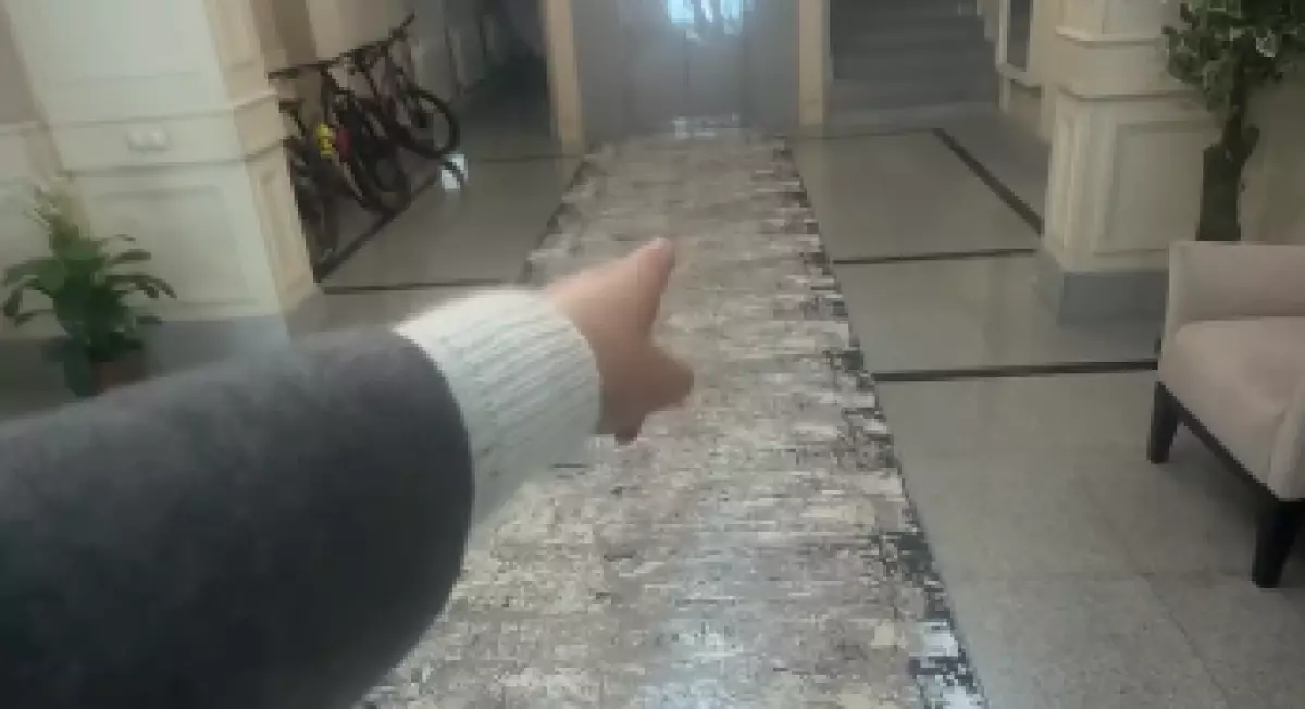 По подъезду босиком: астанчанку возмутило нововведение ОСИ