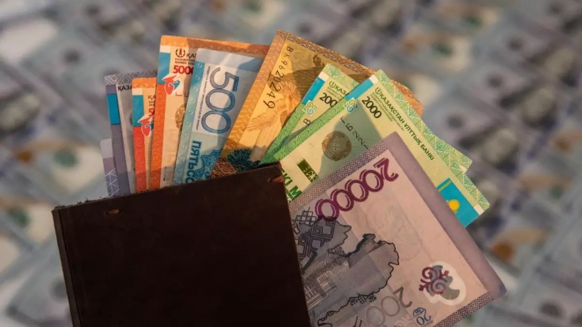 Қазақстандықтардың жартысына жуығы айына 300 мың теңгеден аз жалақы алады
