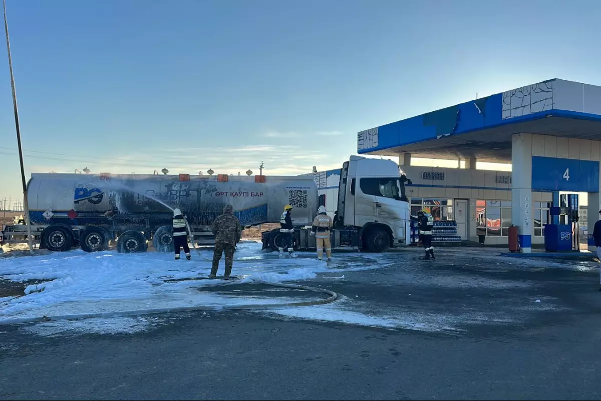 В Кульсары задымилось здание АЗГС «PromGaz»