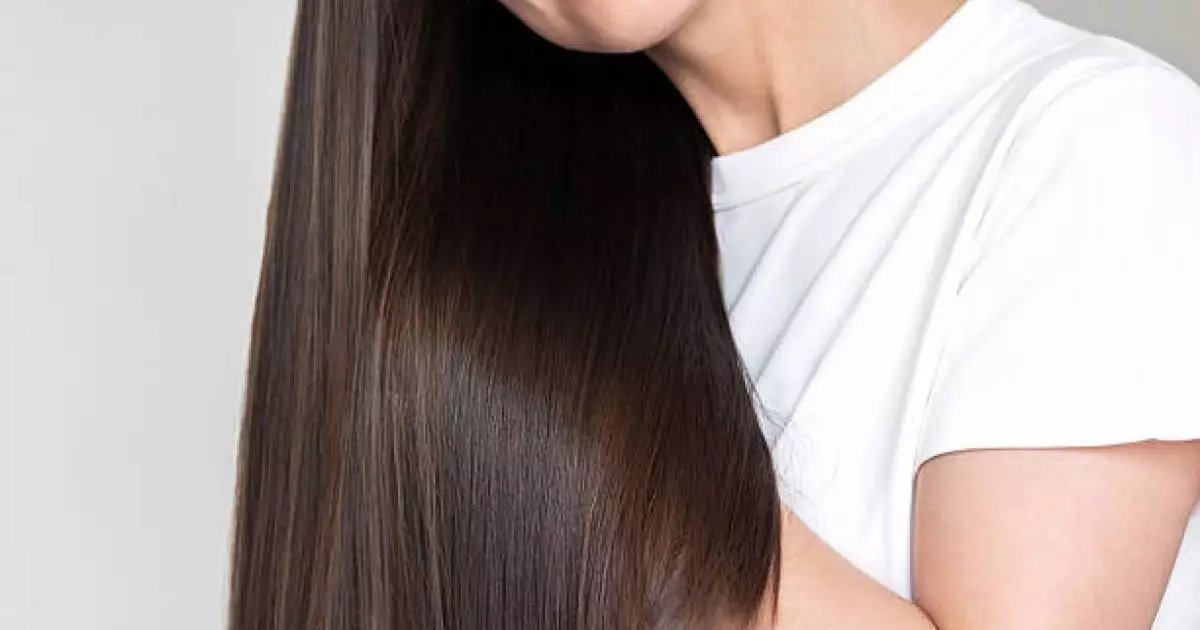  Түзу әрі жылтыр шаш әйелді жас әрі әдемі етіп көрсетеді – ғылыми зерттеу 