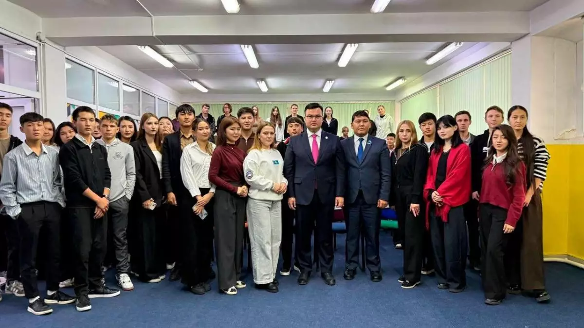 Жетісу университетінде Ассамблея жастарының төрағасы жастармен кездесті