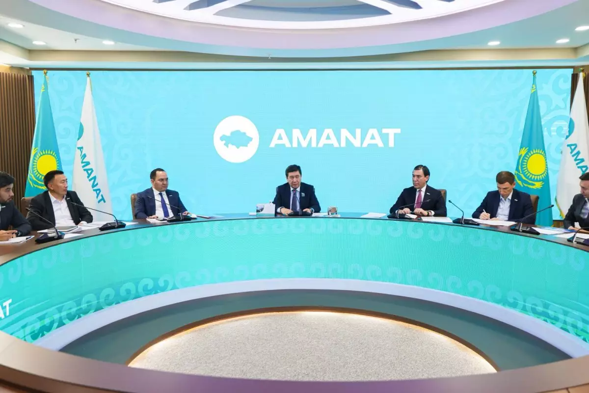 «AMANAT» партиясы азаматтарға табысын арттыруды және қарызсыз өмір сүруді үйретіп жатыр