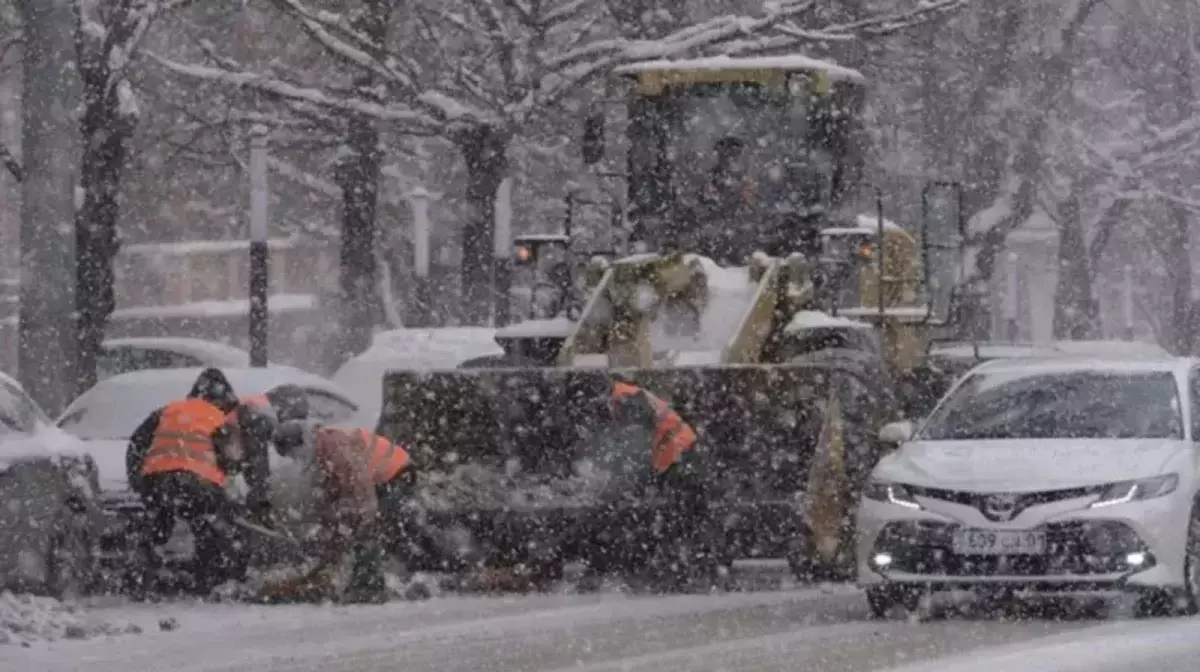 Алматинцев призвали отказаться от личных авто