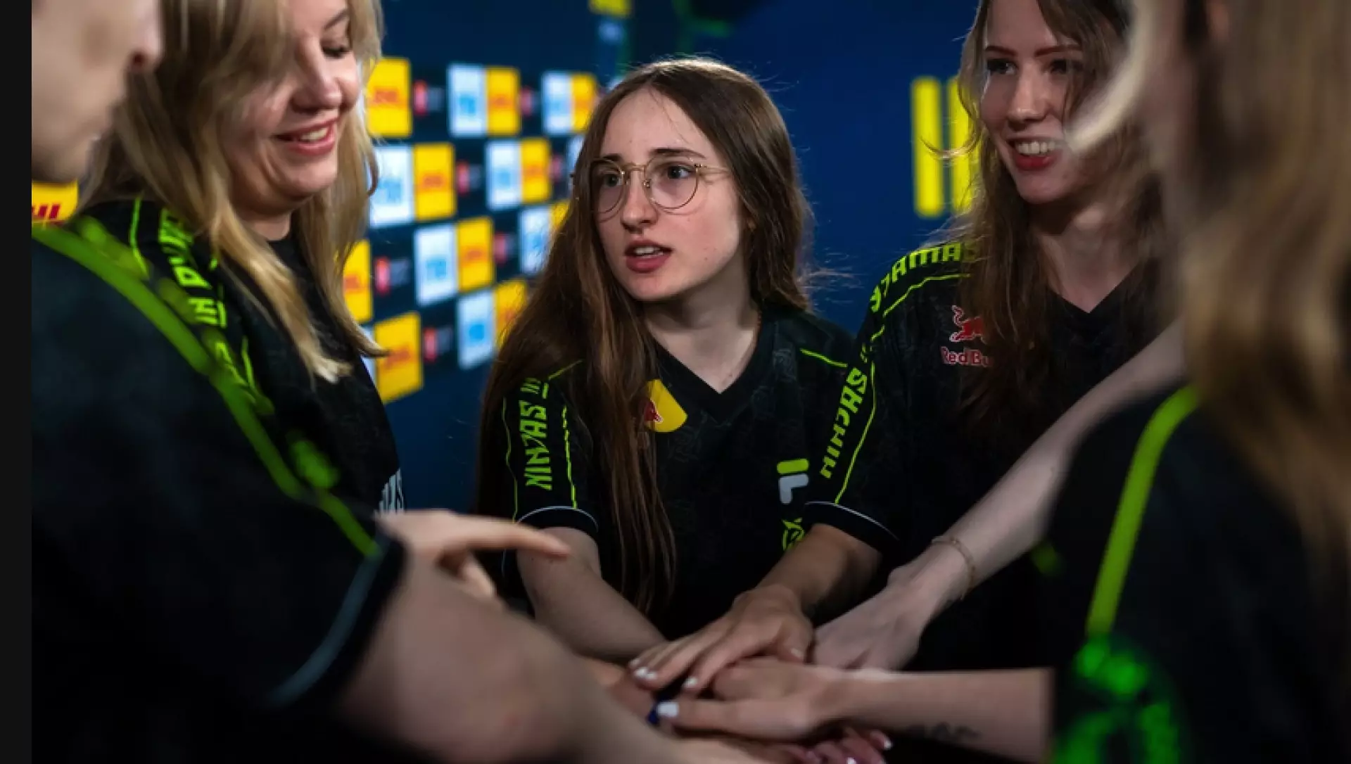 Определились участники плей-офф женского турнира по CS2 в Казахстане