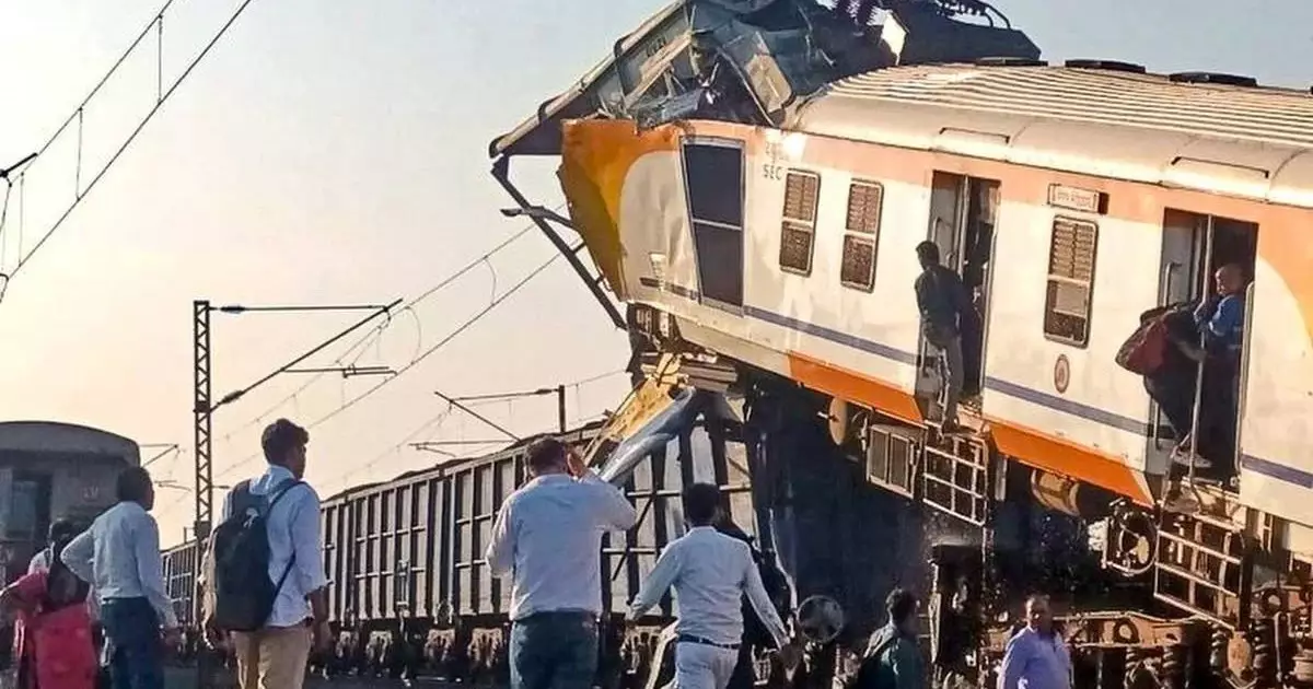  Үндістанда пойыздар соқтығысынан 6 адам қаза тапты 