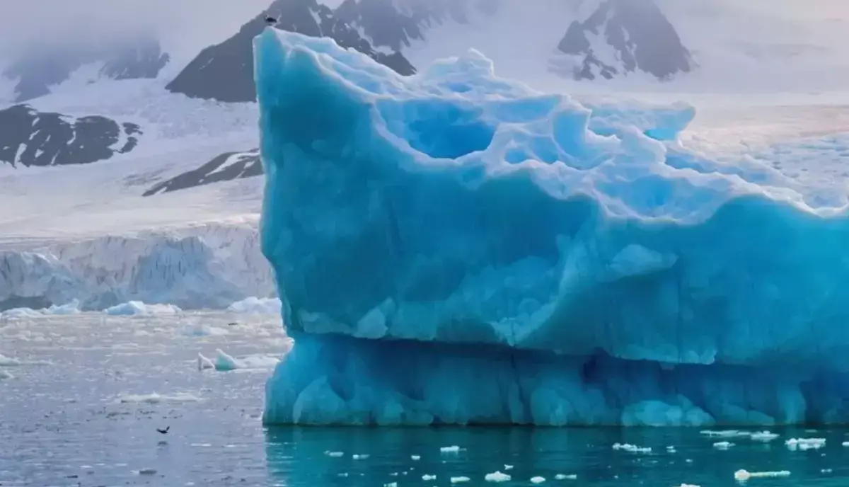 Антарктида на грани катастрофы: 8 километров льда исчезли за 60 дней - новости на Lada.kz 04.11.2025