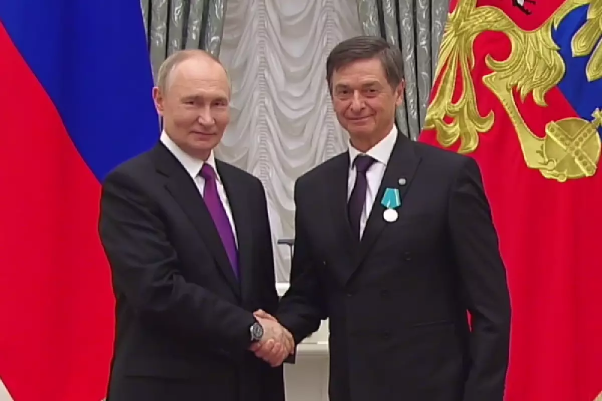 Путин наградил казахстанца медалью