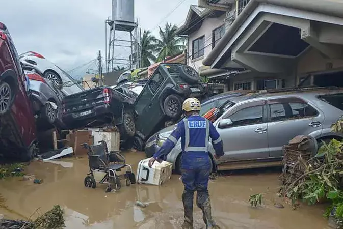 Не менее 26 человек погибли в результате мощного тайфуна на Филиппинах