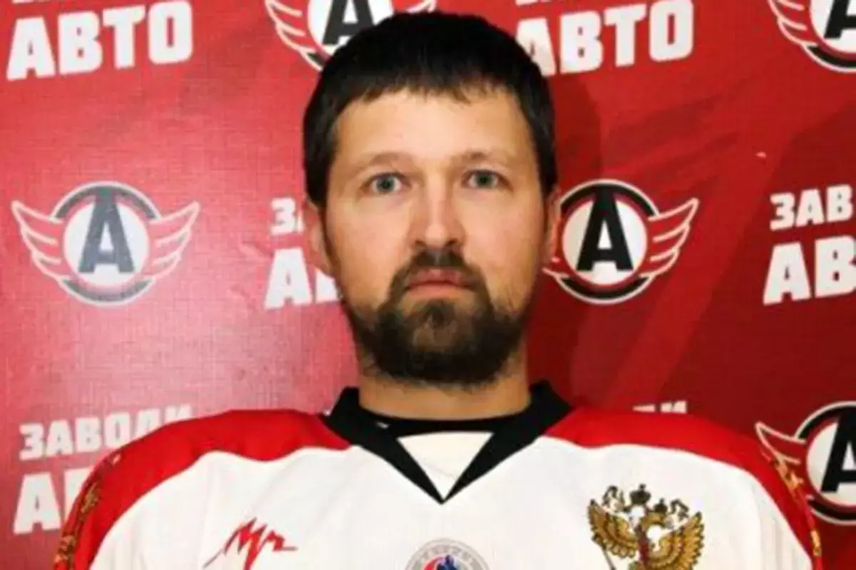 Трагедия на льду: у хоккеиста остановилось сердце за пять минут до окончания игры - новости на Lada.kz 04.11.2025