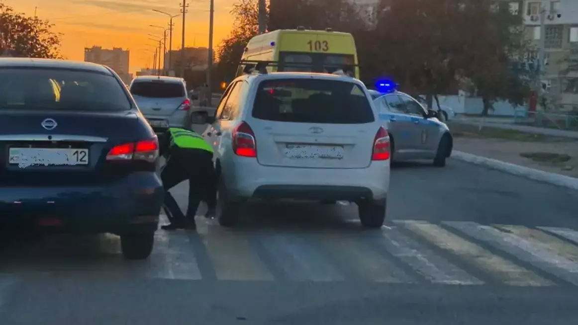 Ақтауда жаяу жүргіншілер өткелінде 7 жасар қызды көлік қағып кетті