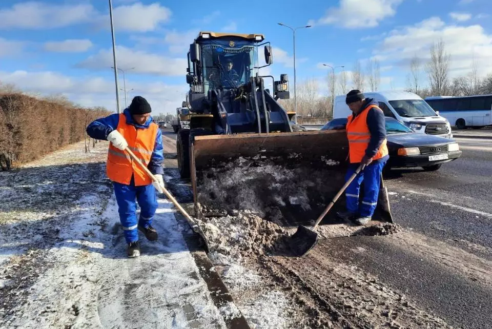 Из Астаны вывезли более тысячи кубометров снега за сутки