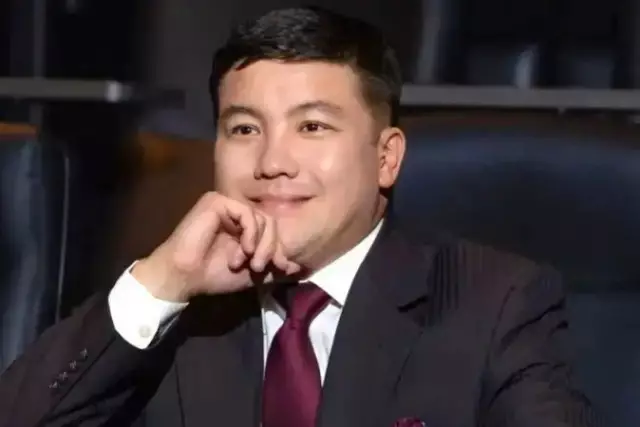 «Ешкімге сенбеңіздер»: Тұрсынбек Қабатов халыққа үндеу жасады