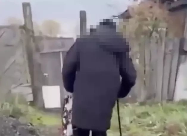 Семейде ер адам мүмкіндігі шектеулі жанның кейпіне еніп, қайыр сұраған