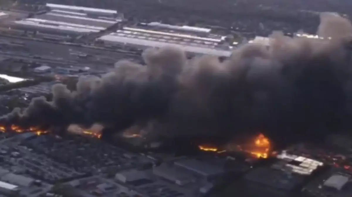 В США разбился грузовой самолет с 143 тысячами литров топлива