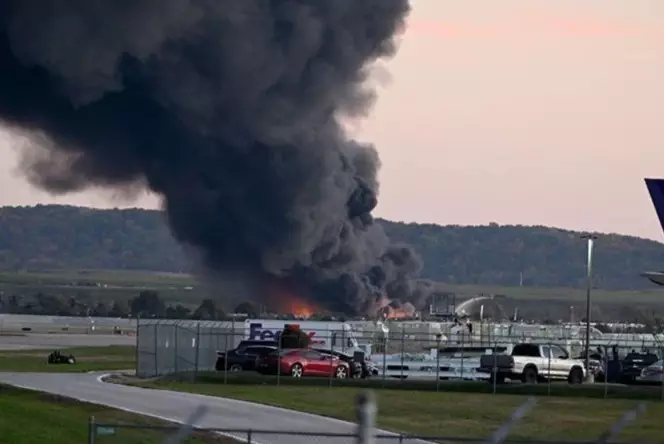 Грузовой самолет разбился в США, есть жертвы