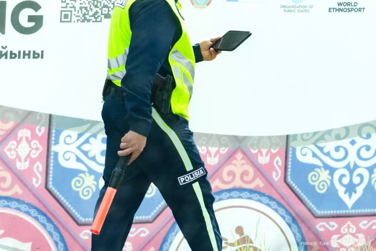 В Астане оштрафовали водителя Cobalt, показавшего средний палец