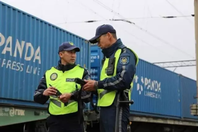 Астанада үш бала жүк пойызымен ондаған шақырымға кетіп қалған