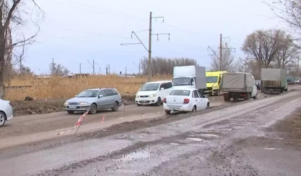 10 км – за три часа: бесконечный ремонт парализовал движение в Алматинской области (ВИДЕО)