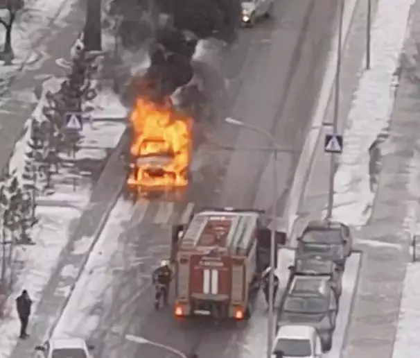 Астанада автокөлік өртке оранды