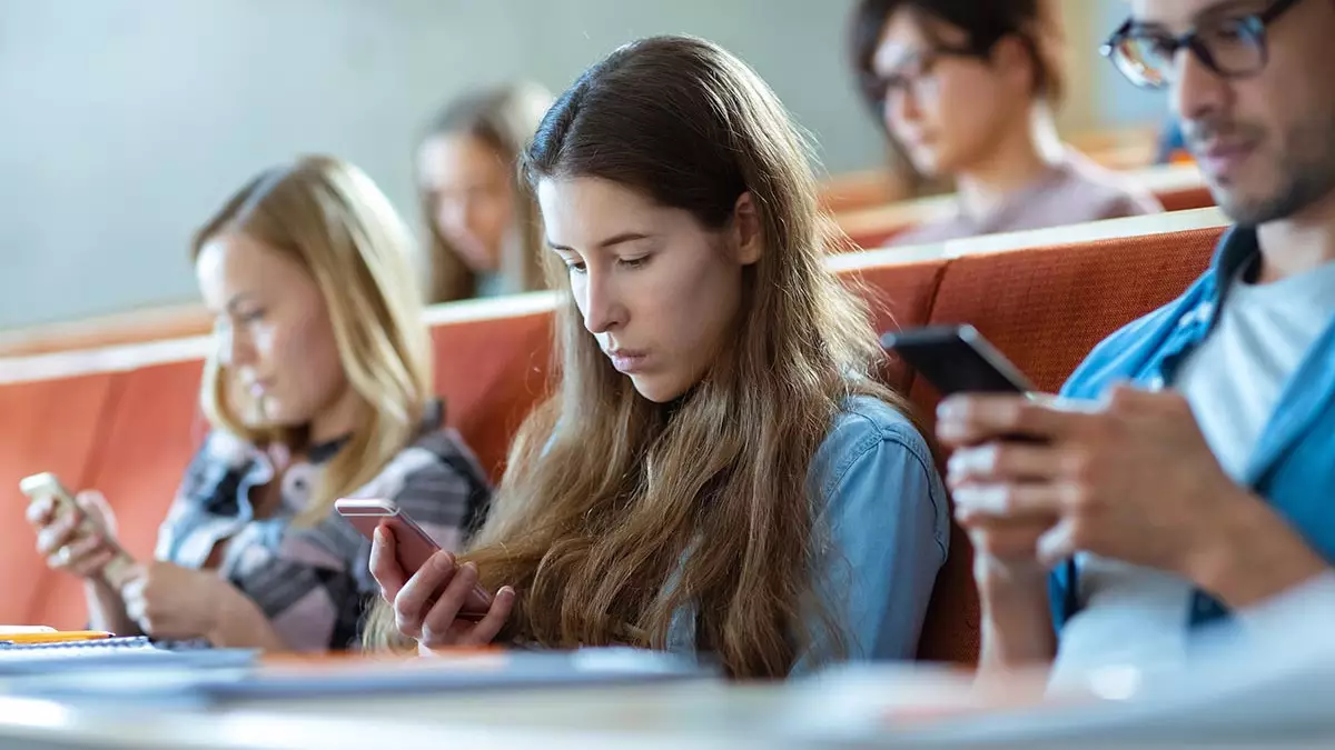 «Жастар қоңырауға жауап бермейтін болған». Ғалымдар себебін анықтады