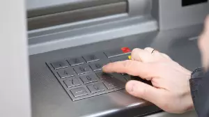 Көкшетауда екі зейнеткер 7,7 миллион теңгеден қағылған 