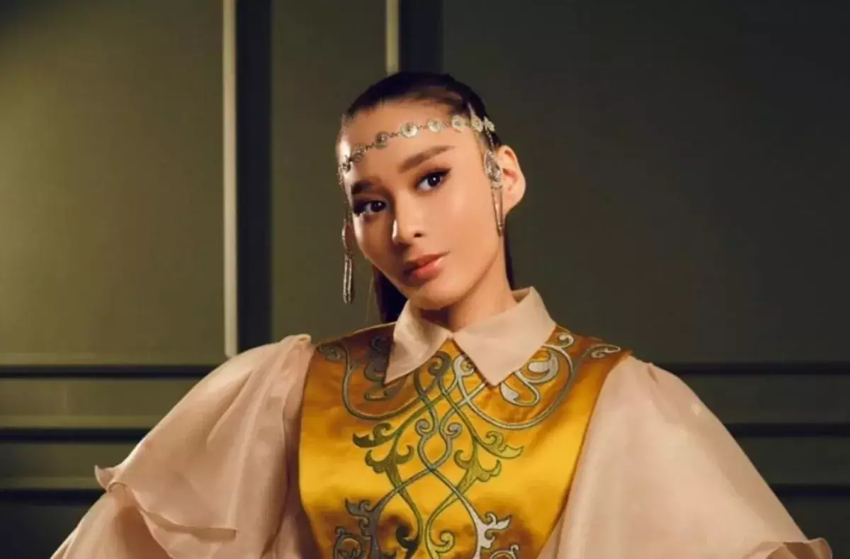 «Түрмеде отырған экс-күйеуі үйін сатып, қоқан-лоқы көрсеткен»: Индира Елемес Тоқаевтан көмек сұрады (ВИДЕО)