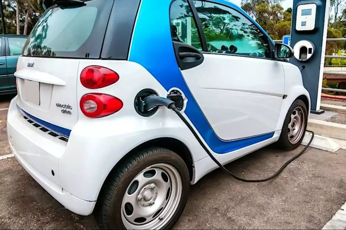 Исследование: Все больше покупателей автомобилей в мире выбирают электромобили