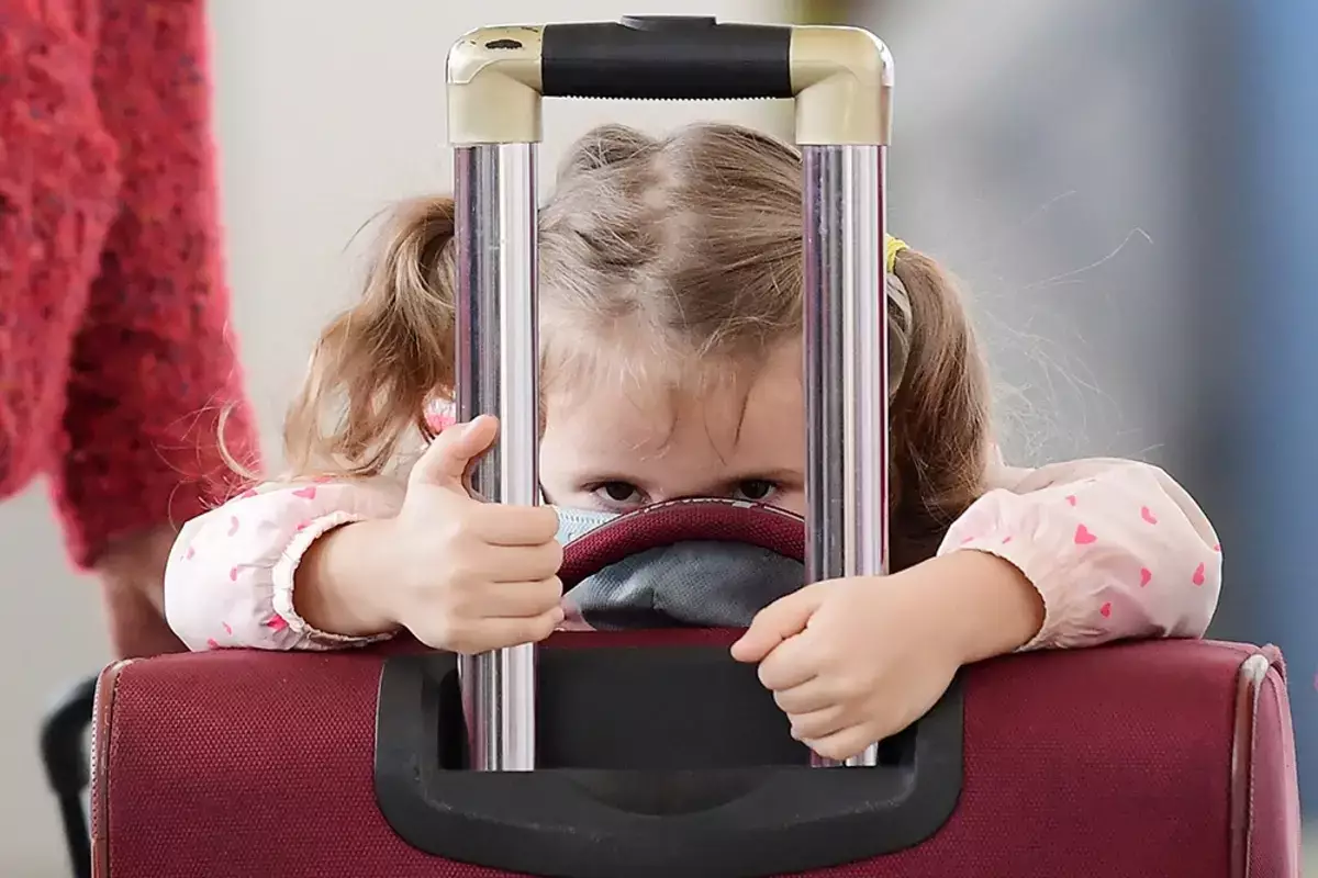 Выезд ребенка из Казахстана за границу с одним из родителей: что на самом деле требует закон - новости на Lada.kz 05.11.2025