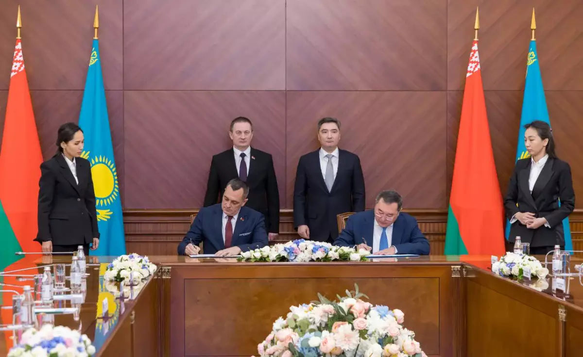 Казахстан и Беларусь подписали пакет соглашений для усиления экономического и культурного диалога