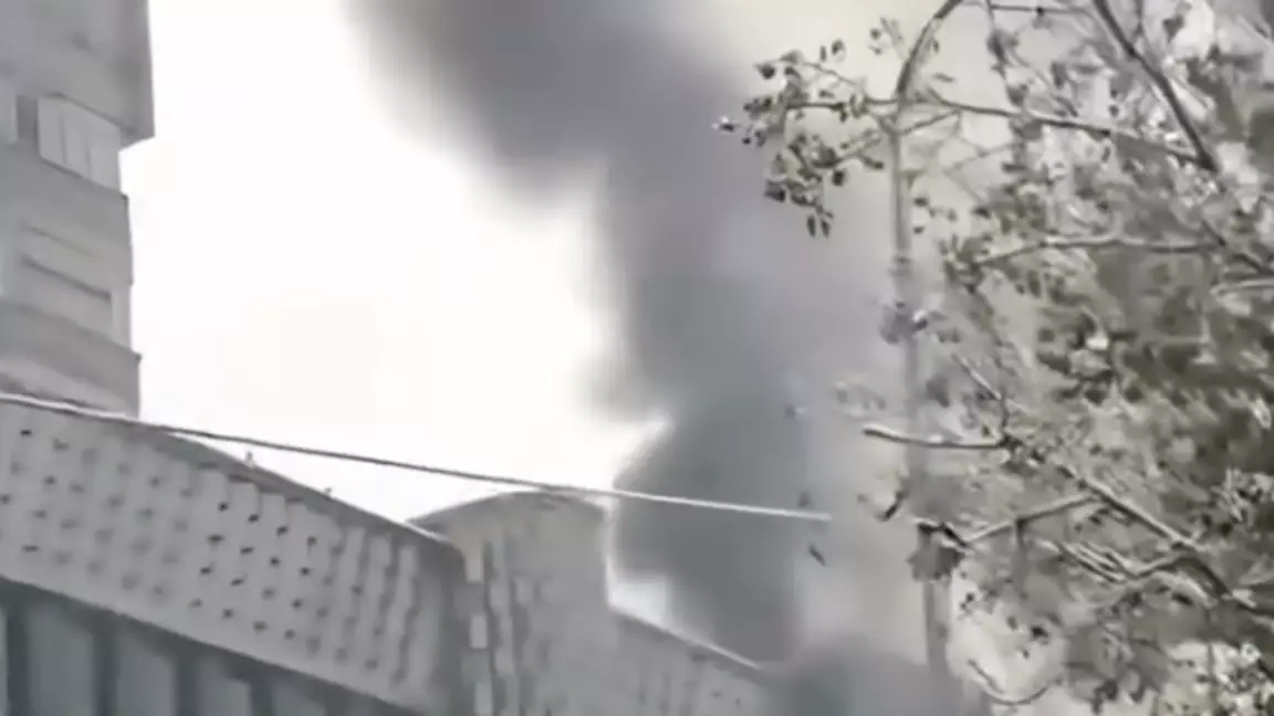 Алматыда әкімшілік ғимарат өртеніп жатыр