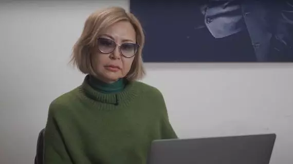 Гүлнара Бажкенова кімнің сойылын соғып жүр?