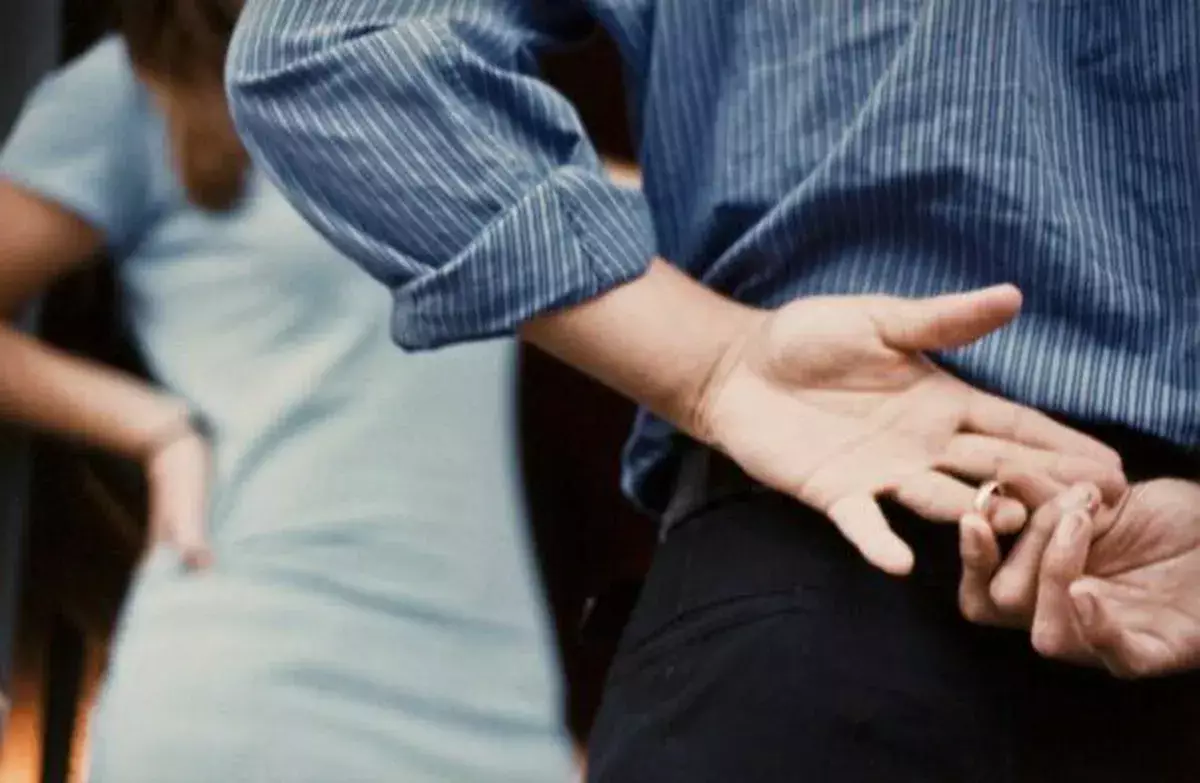 «Мойындаймын»: Мәжіліс депутатының тоқалдан туған баласы бар ма (ВИДЕО)