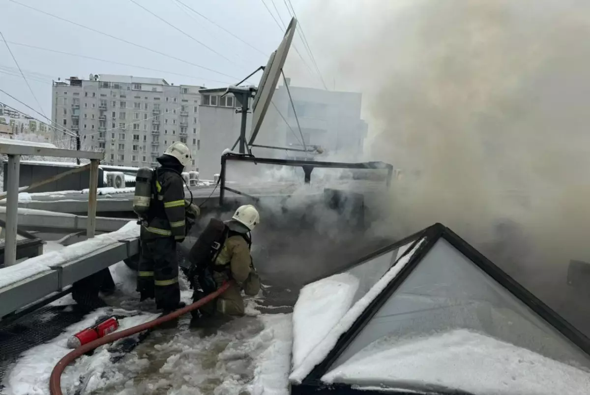 Административное здание горит в Алматы