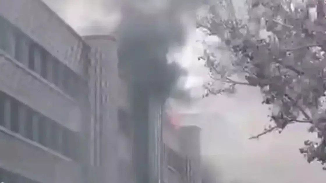 Алматыда бос тұрған әкімшілік ғимараттан өрт шықты