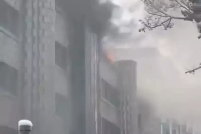 Алматыда бос тұрған әкімшілік ғимараттан өрт шықты