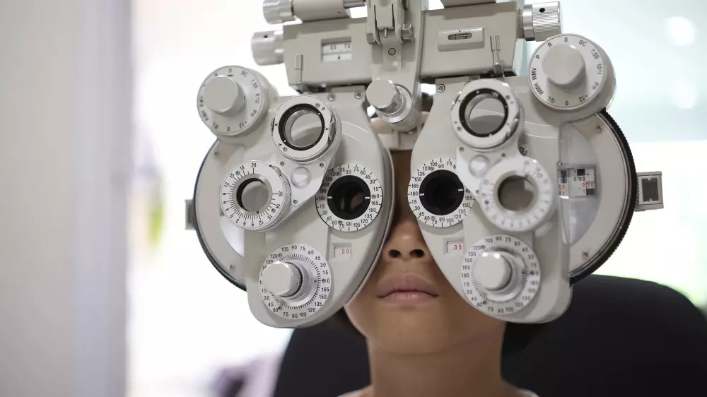 У казахстанцев массово “ухудшилось зрение“ из-за новых правил использования пенсионных